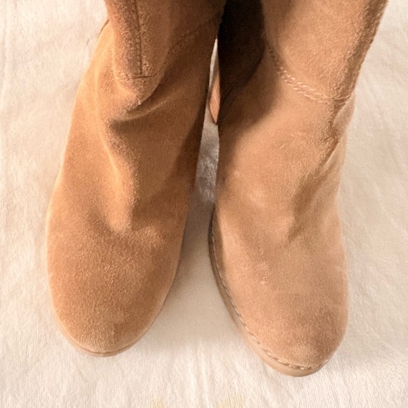 🍄🟫 Nine West Tan Suede Heeled Boots size 8.5 - Picture 2 of 9